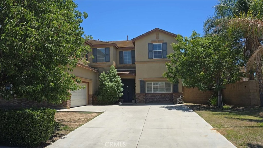 Highly desirable location, quiet neighborhood, close to shopping center, schools, church and park. Gorgeous, spacious and street end house. Living room, formal dining room , family room, nice kitchen with granite counter top and walk in pantry, and the second master bedroom and another half bathroom downstairs. Master bedroom with large closet, three more bedrooms , two bathroom, sizable den and laundry upstairs. Laminate floor through out. Large back yard for entertainment. long driveway for four cars. Idea home for you.