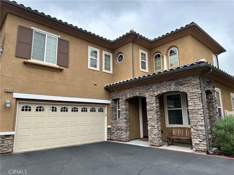 Photo of 20425 Victory Ct, Newhall, CA 91350 (MLS # SR25227499) Photo of 20425 Victory Ct, Newhall, CA 91350 (MLS # SR25227499)