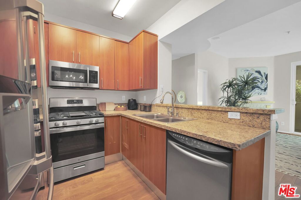 620 S Gramercy Place 135