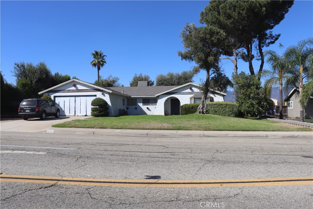 1074 W Casmalia Street