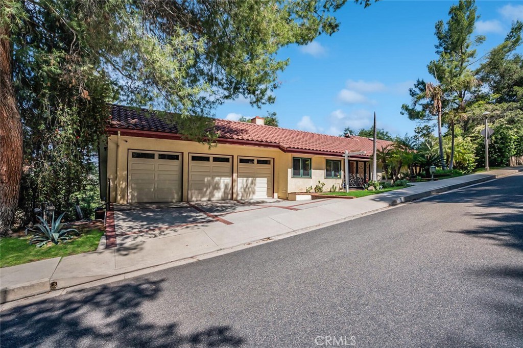3300 Beaudry