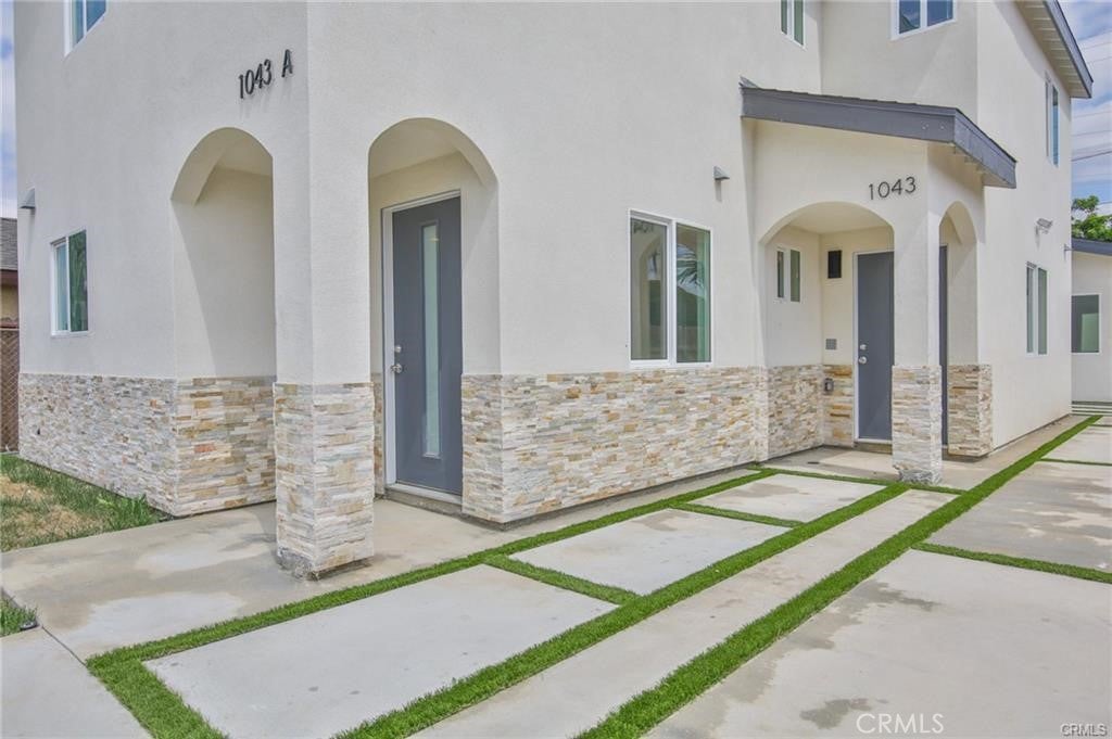 1043 W 151st Street