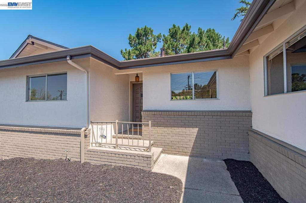 3510 Bridle Dr