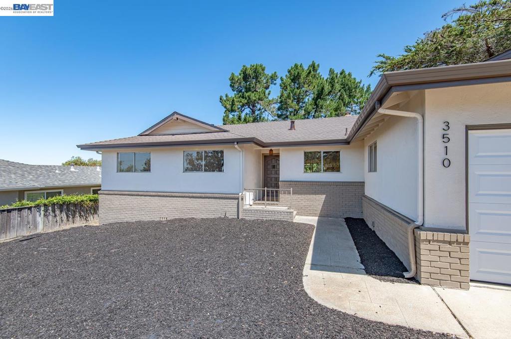 3510 Bridle Dr