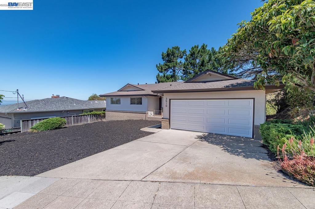 3510 Bridle Dr