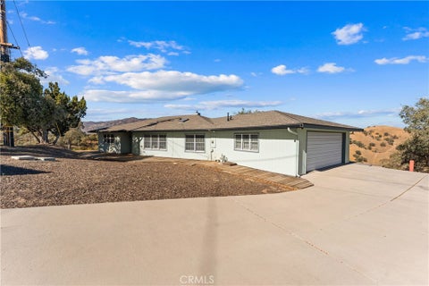 Photo of 22901 Rim Way, Tehachapi, CA 93561 (MLS # SR26225790)