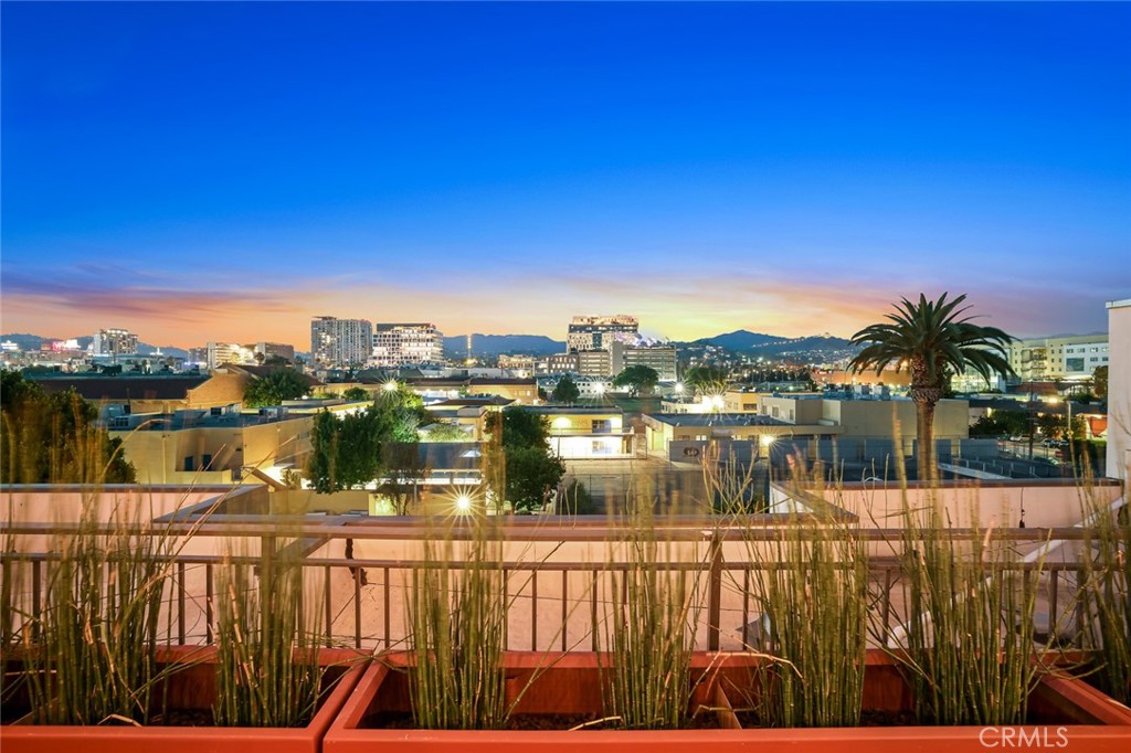 5820 La Mirada Avenue 401
