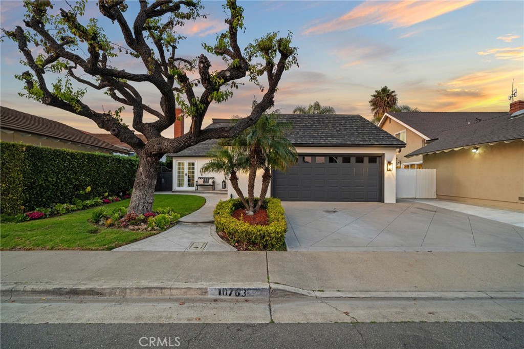 10763 El Centro Avenue