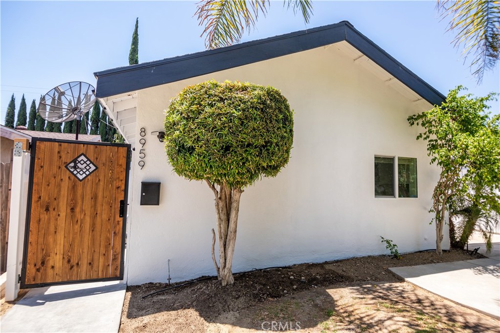 8961 Etiwanda Avenue