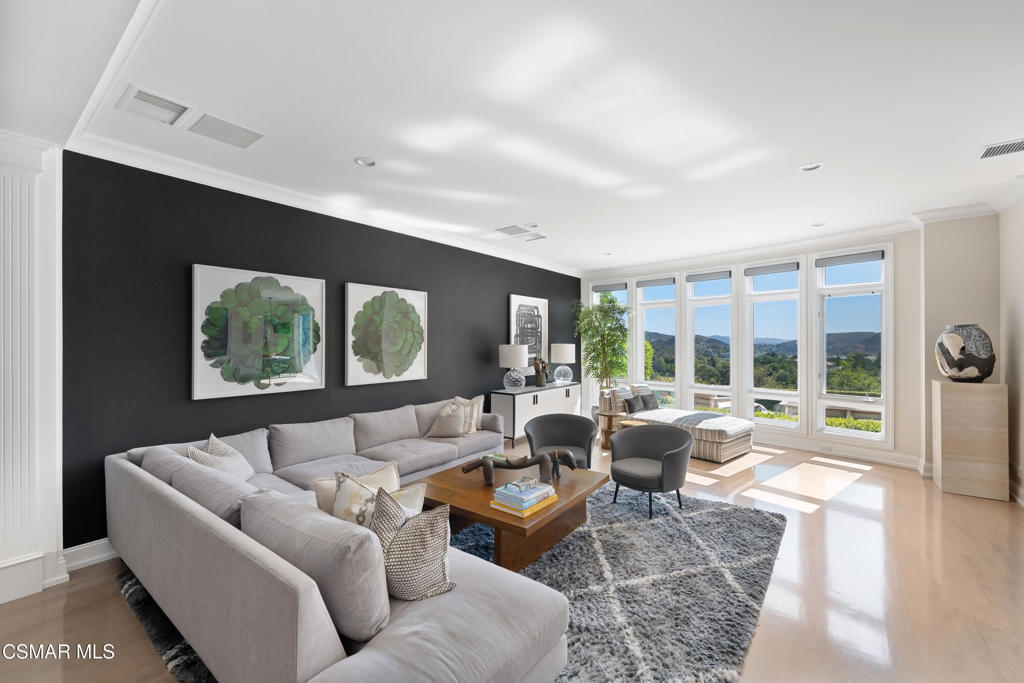 Properties 2 2366 Heatherbank Court