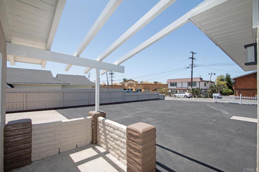 & 1135 GARDENA ROAD