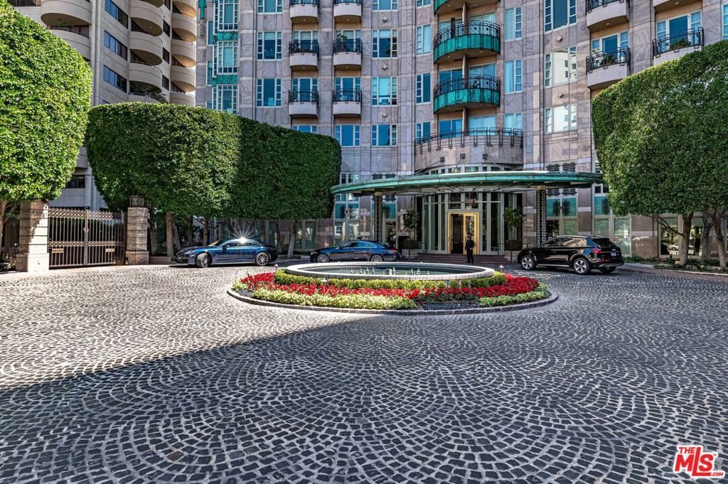 Photo of 10580 Wilshire Boulevard #14, Los Angeles, CA 90024 (MLS # 26655123)