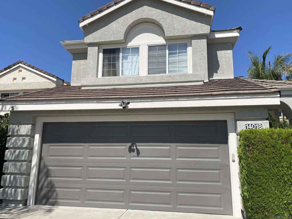 Carmel Mountain – 3BR / 2.5BA Home for Rent Located on a quiet cul-de-sac, this two-story home offers comfort and convenience just minutes from shopping, dining, and freeway access. The first level features wood-like flooring throughout the open living and dining areas, while the stairs and all three bedrooms upstairs have brand-new carpet. Fresh interior paint gives the home a bright, clean feel. Upstairs includes three spacious bedrooms and two full baths; a convenient half bath is located downstairs. Gardener service is included twice a month, keeping the outdoor space neat and inviting year-round.