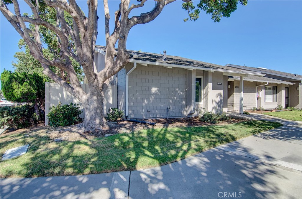 COME HOME TO THIS UNIQUE 2 BED - 2 BATHS PACIFICA MODEL CONDO, LOCATED IN THE DESIRABLE 55+ COMMUNITY OF HUNTINGTON LANDMARK.
THIS FABOULOUS CORNER UNIT CONDO FEATURES VAULTED CEILINGS, DOUBLE PANE WINDOWS, UPDATED KITCHEN, NEW PAINT, AND ONE OF A KIND OVERSIZED PATIO TO ENJOY THE OUTDOORS AND OCEAN BREAZEE. THERE ARE VERY FEW OF THESE CONDOS IN THE COMMUNITY WITH SUCH OVERSIZED PATIO, MAKING IT A VERY SPECIAL PROPERTY. IN ADDITION, IT HAS A GREAT INTERIOR LOCATION WITH LOTS PARKING RIGHT IN FRONT OF THE CONDO AND VERY CLOSE TO THE GARAGE. THE COMMUNITY OFFERS RESORT STYLE LIVING WITH MANY AMENITIES, 2 HEATED SWIMMING POOLS AND SPA, TENNIS COURTS, PICKLEBALL COURTS, BOCCE BALL COURTS, PUTTING GREEN, SHUFFLE BOARD, GYM AND WEIGHT ROOM, CLUB HOUSE, GATED AND GUARDED COMMUNITY, CERAMIC ROOM, WOOD-SHOP, LIBRARY, BILLIARD ROOM, AND MANY ACTIVITIES FOR YOUR ENJOYMENT.