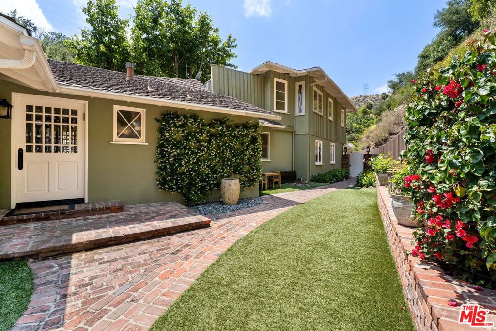 3820 Mandeville Canyon Road