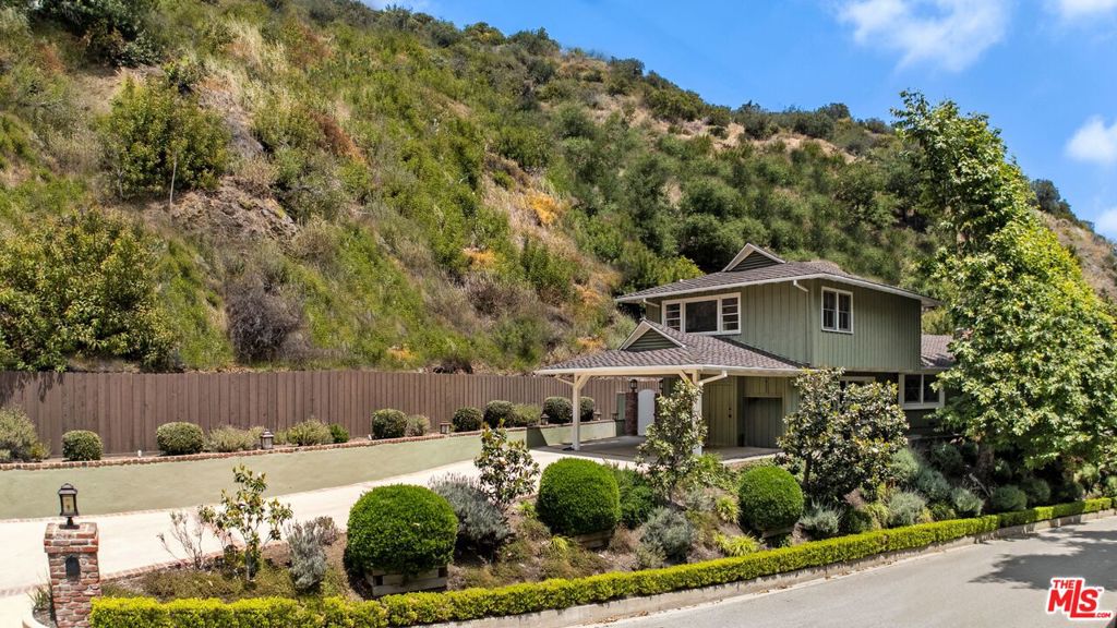 3820 Mandeville Canyon Road