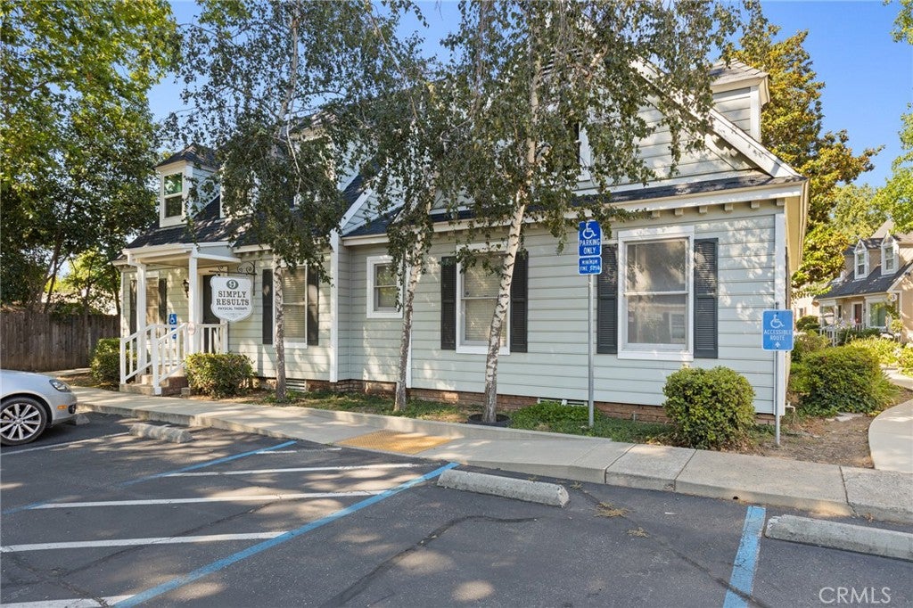 9 Williamsburg Ln, Chico, CA 95926