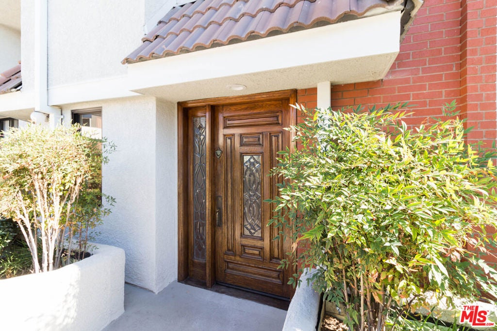 Photo of 301 W Loraine Street #8, Glendale, CA 91202 (MLS # 26997803)