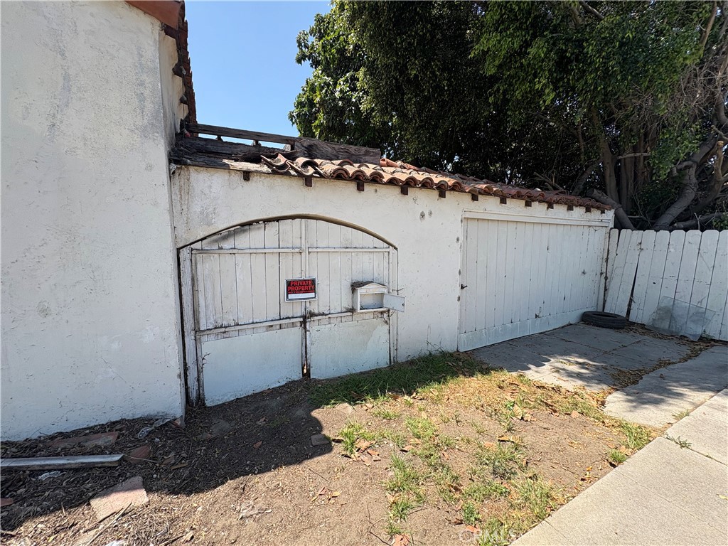 2391 Fashion Avenue