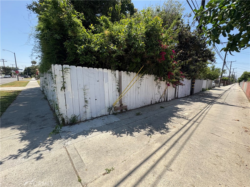 2391 Fashion Avenue