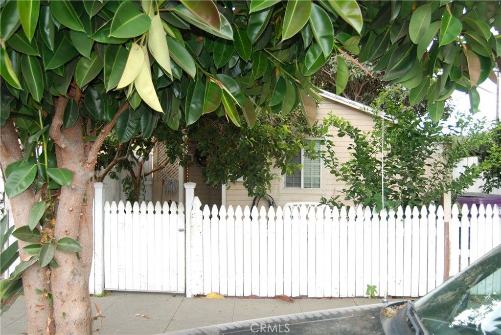 listing image 130722275726651374110