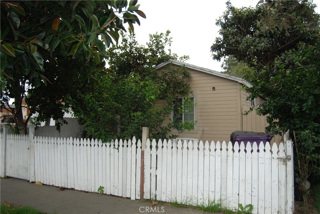 listing image 130725775669949731083