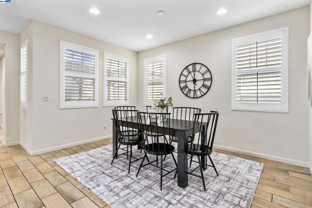 MOUNTAIN HOUSE - Residential