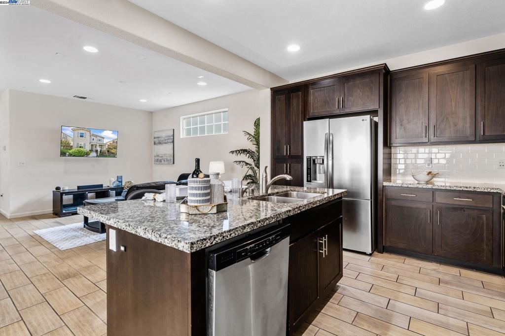 MOUNTAIN HOUSE - Residential