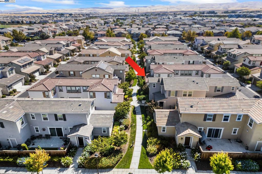 MOUNTAIN HOUSE - Residential