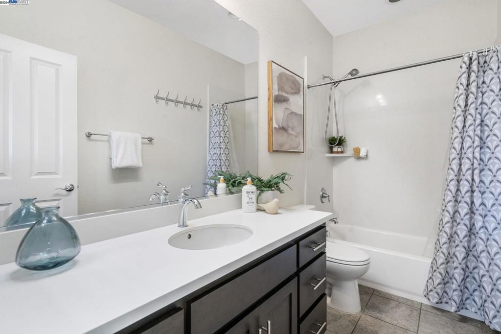 MOUNTAIN HOUSE - Residential