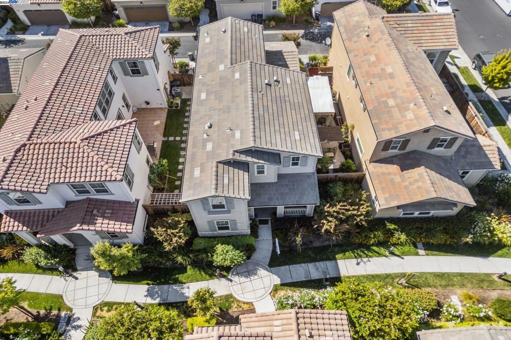 MOUNTAIN HOUSE - Residential