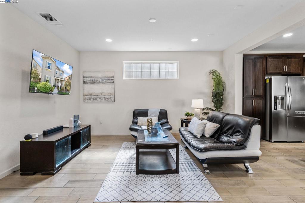 MOUNTAIN HOUSE - Residential