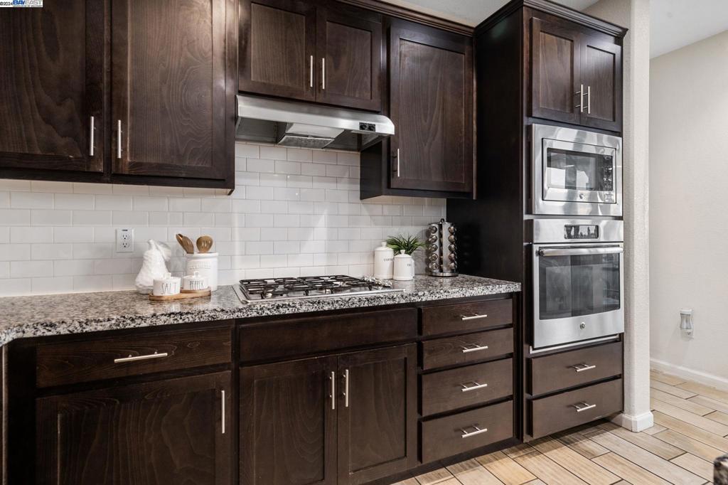 MOUNTAIN HOUSE - Residential