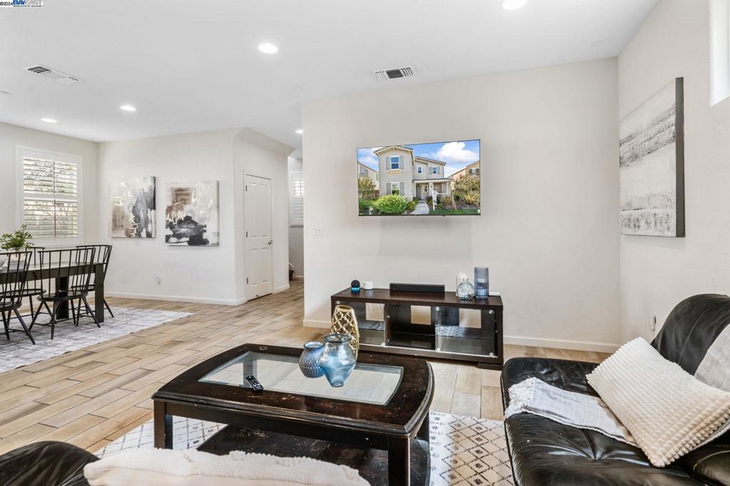 MOUNTAIN HOUSE - Residential