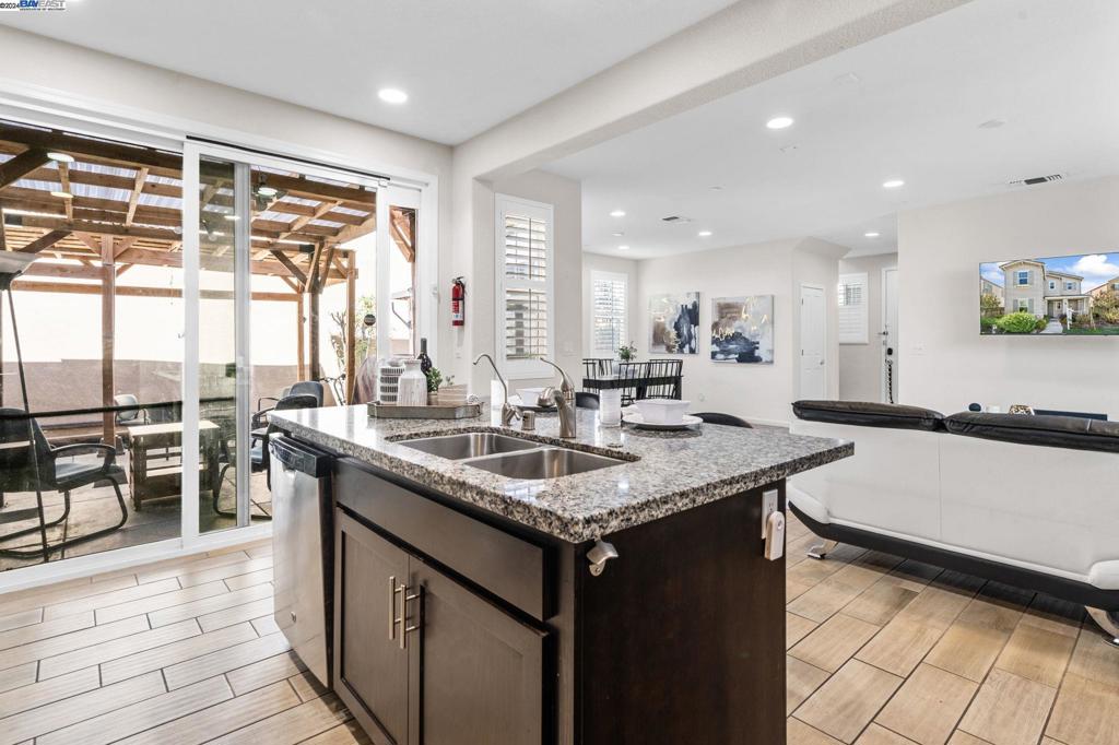 MOUNTAIN HOUSE - Residential