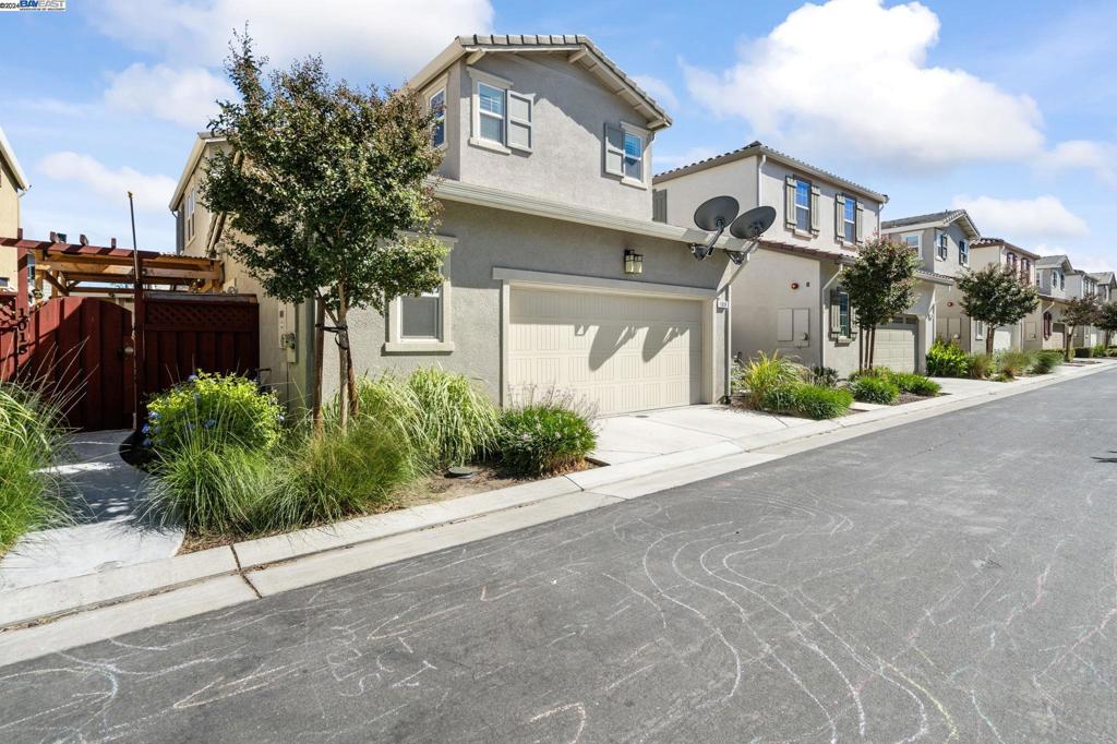 MOUNTAIN HOUSE - Residential