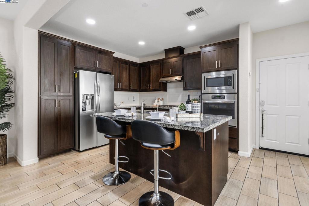 MOUNTAIN HOUSE - Residential