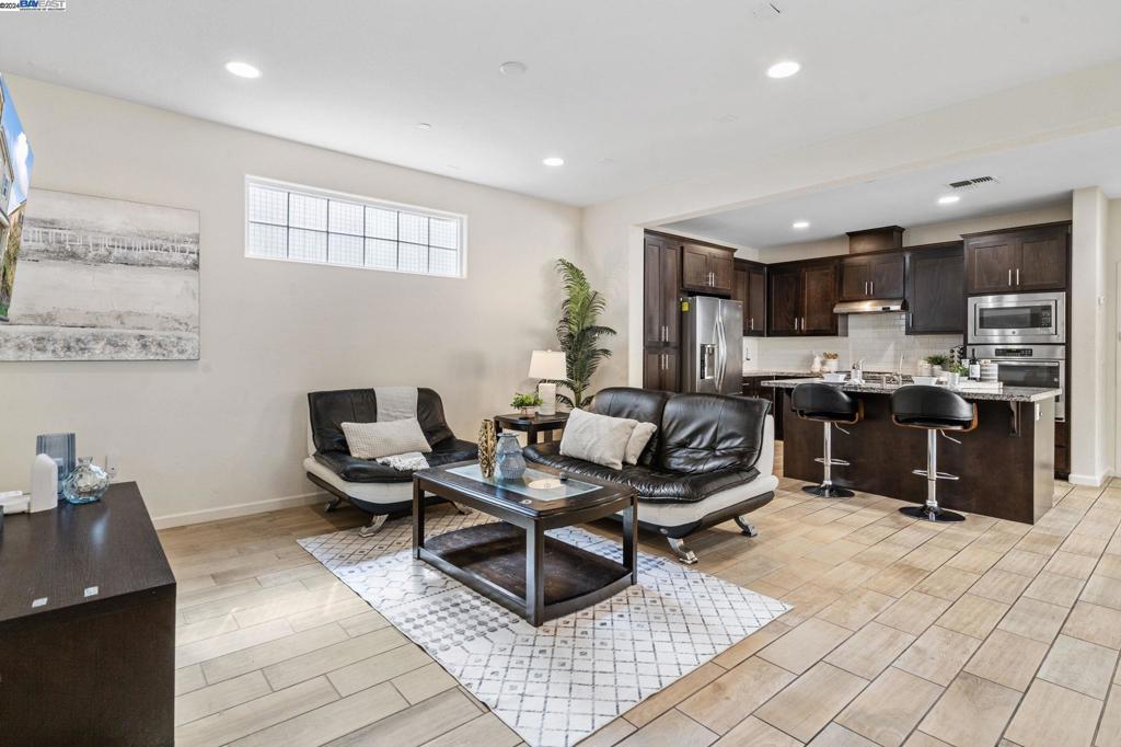 MOUNTAIN HOUSE - Residential