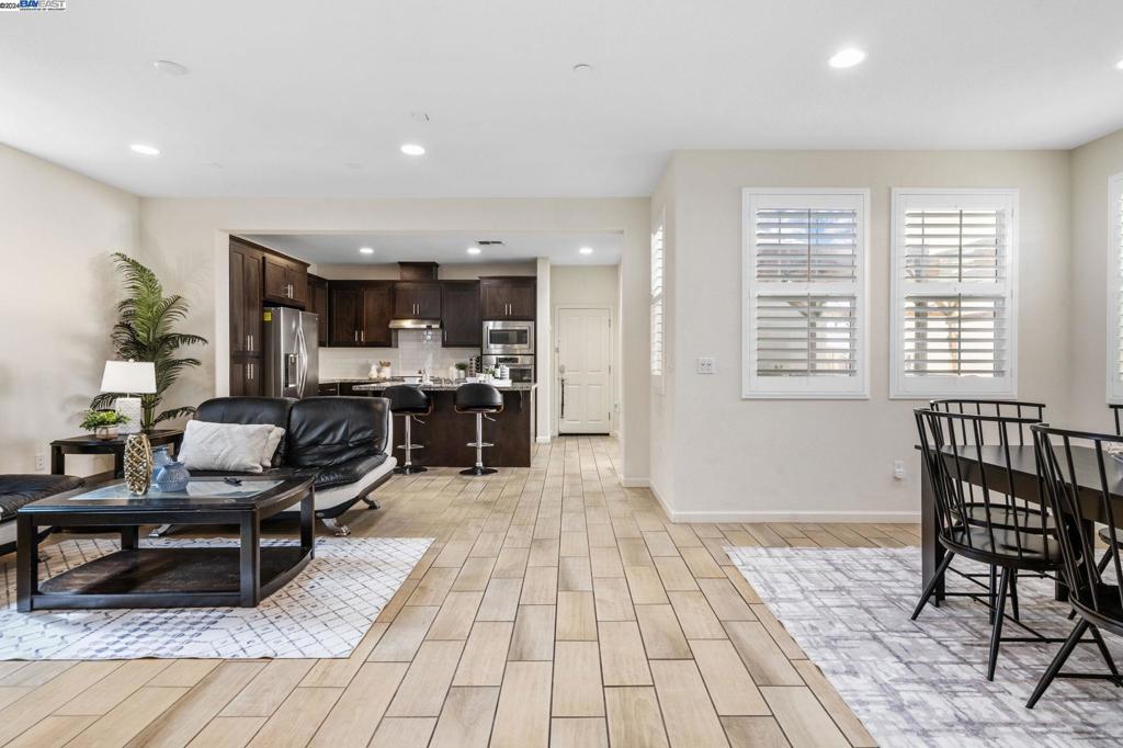 MOUNTAIN HOUSE - Residential