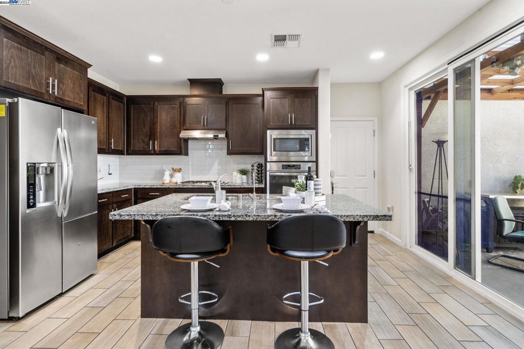 MOUNTAIN HOUSE - Residential