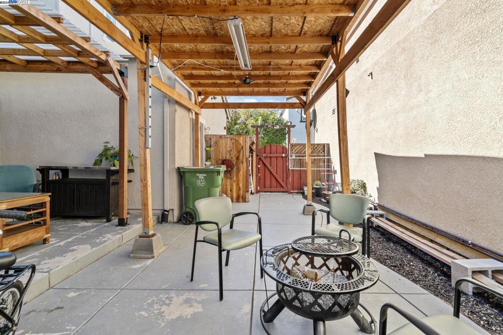 MOUNTAIN HOUSE - Residential