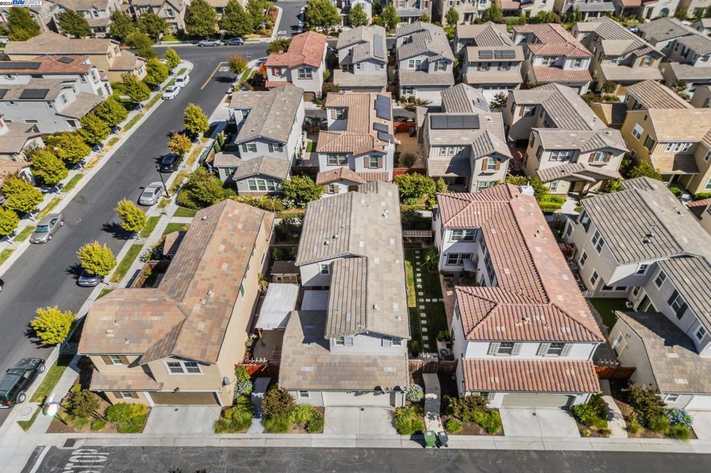 MOUNTAIN HOUSE - Residential