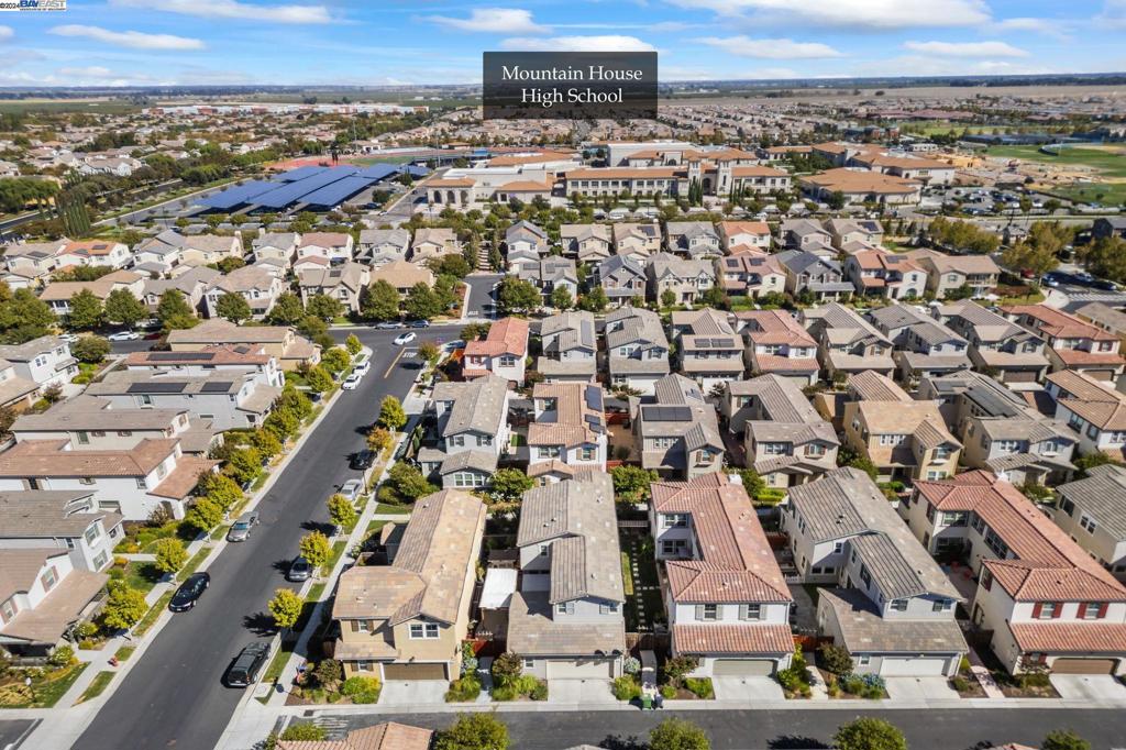 MOUNTAIN HOUSE - Residential