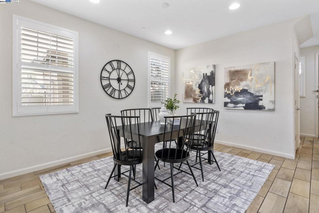 MOUNTAIN HOUSE - Residential