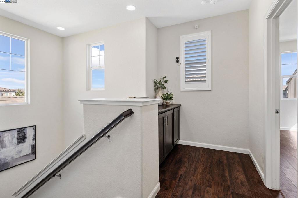 MOUNTAIN HOUSE - Residential