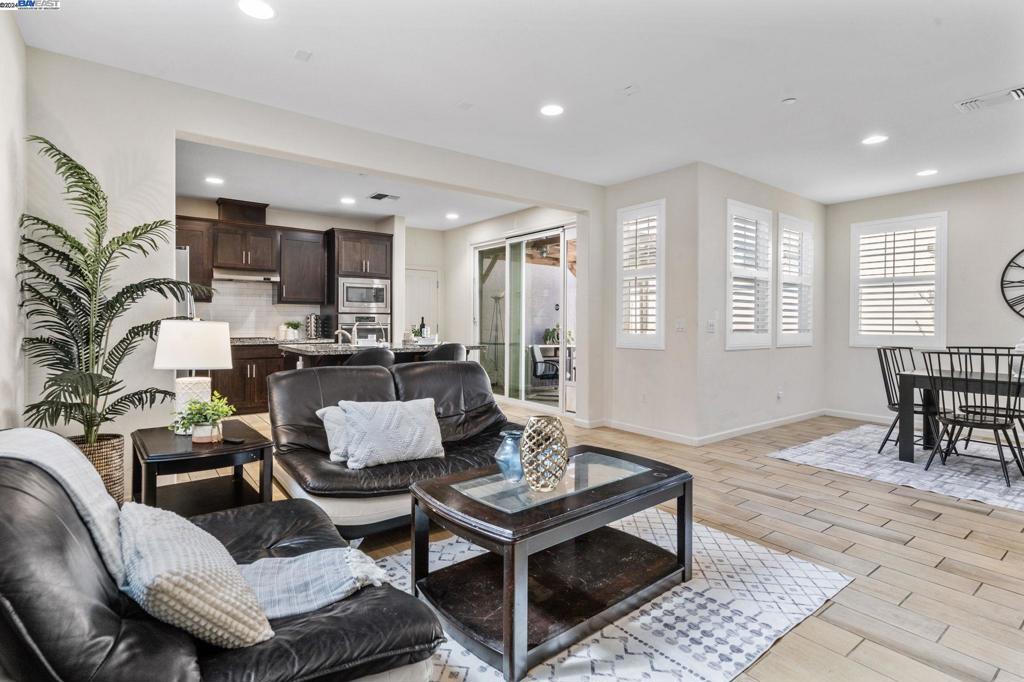 MOUNTAIN HOUSE - Residential