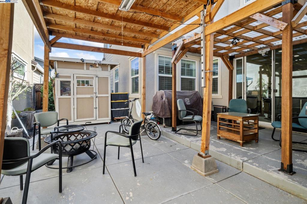 MOUNTAIN HOUSE - Residential