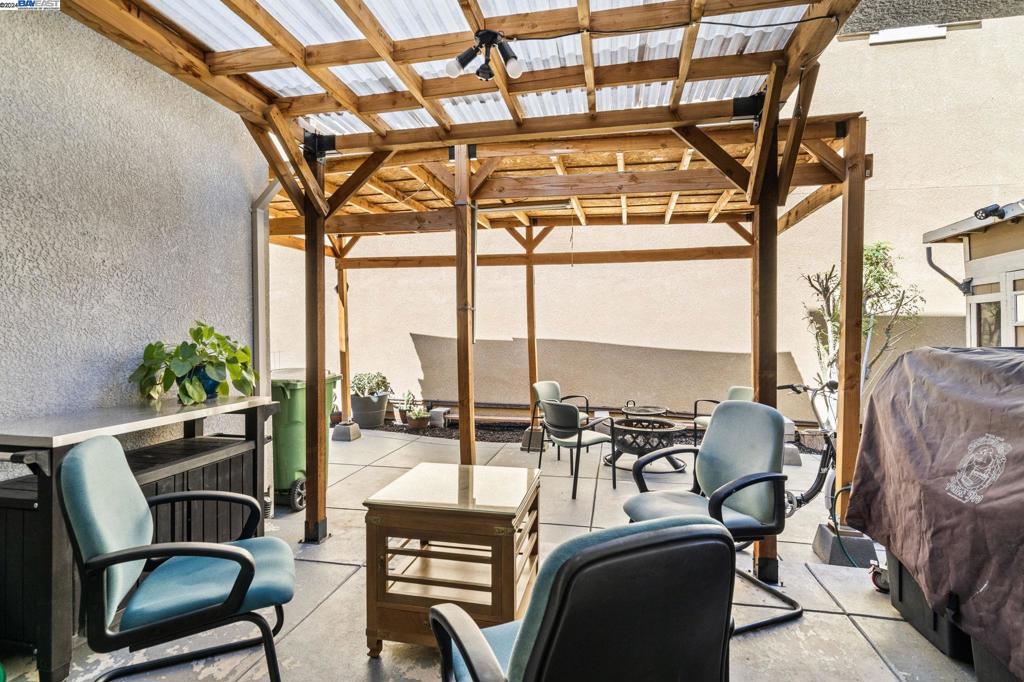 MOUNTAIN HOUSE - Residential