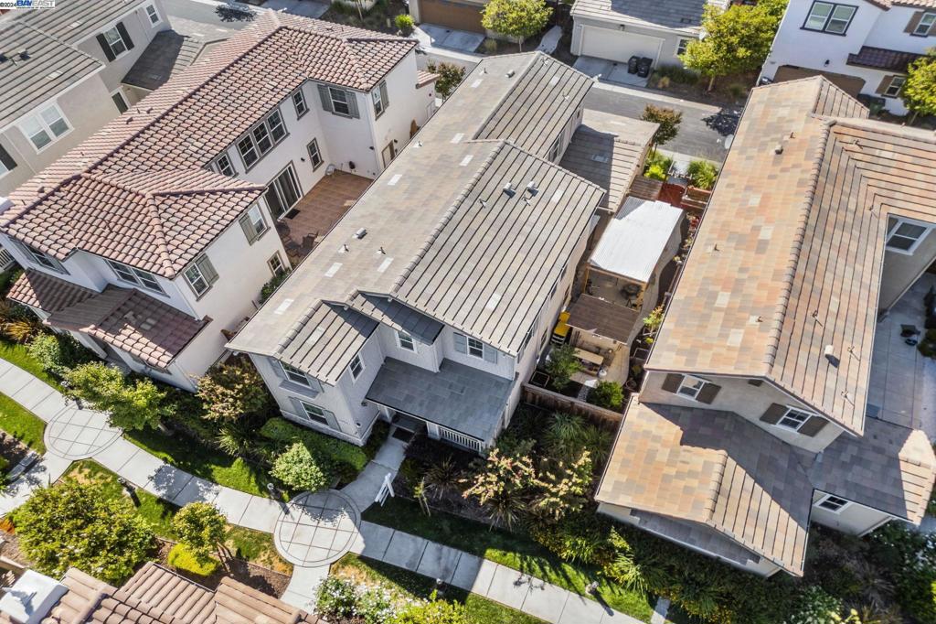 MOUNTAIN HOUSE - Residential