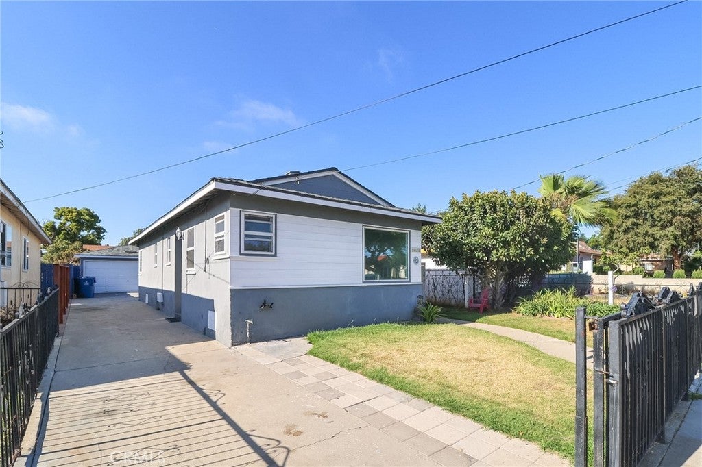 3625 W 106th